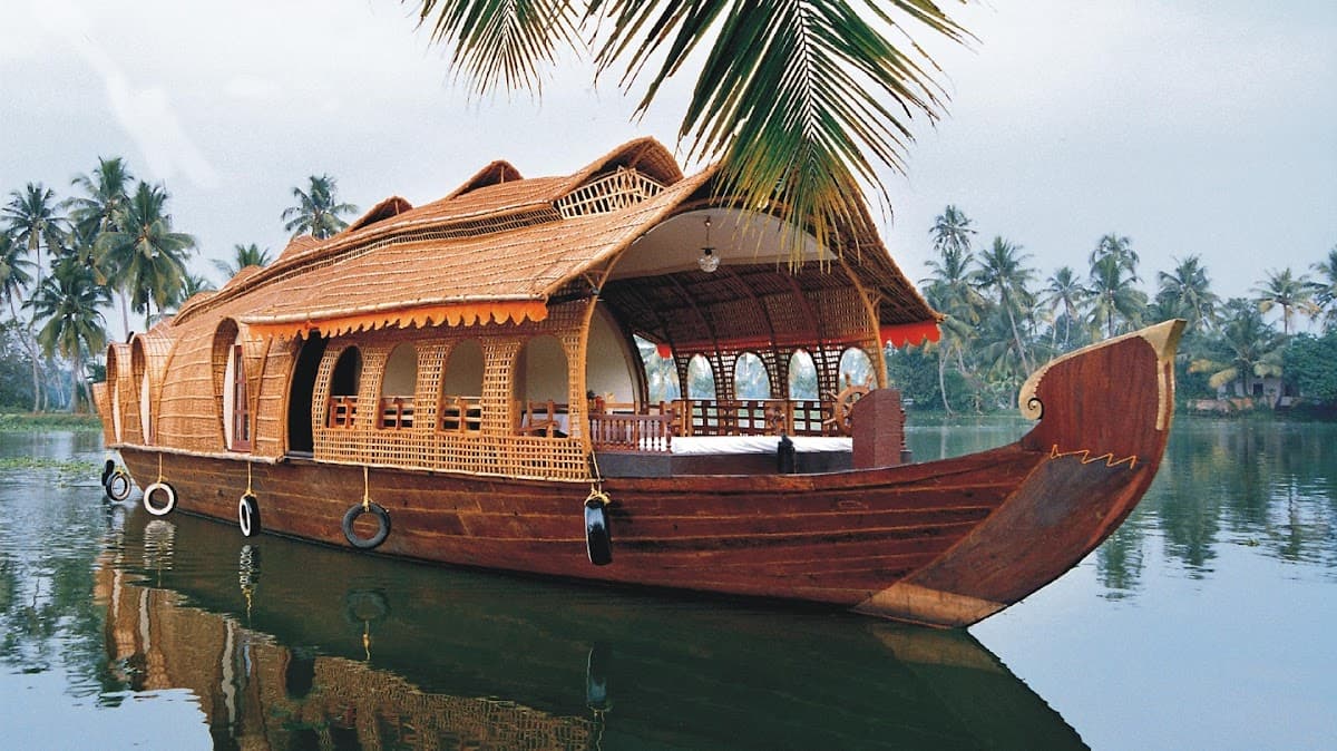 Kerala Backwaters & Houseboat Experience